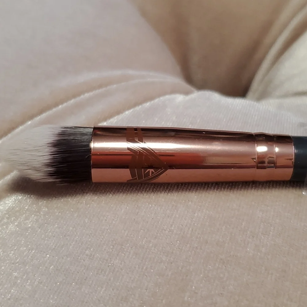 Luxie Tapered Blender Makeup Brush NWT